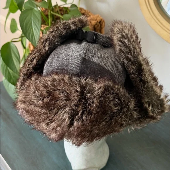 Dakota Dan Faux Fur Trapper hat, Ushanka or bomber-style hat. 28” circumference. - Picture 9 of 9